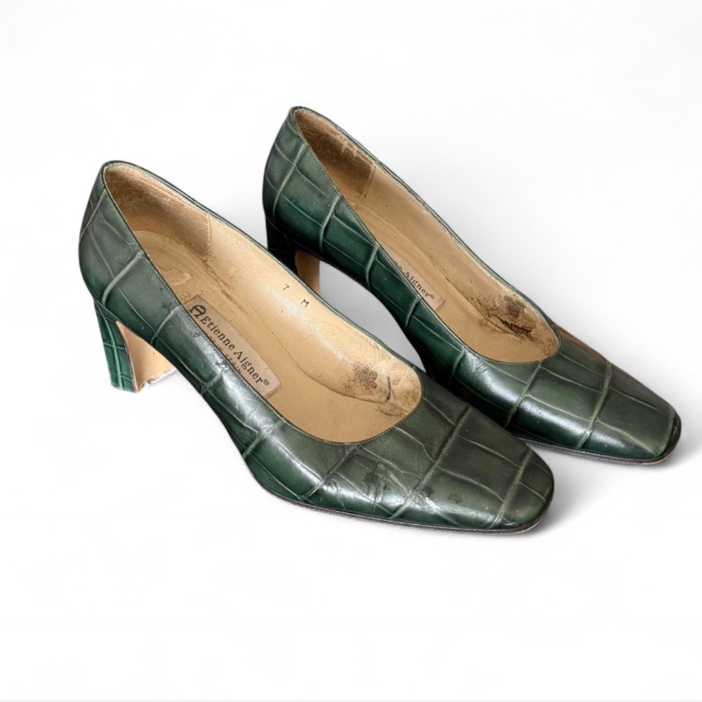 Etienne Aigner  Vintage Green Croc-Embossed Heels